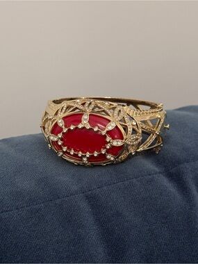 Doris Panos
"Honeydrop" Gold plated Overlay Rhinestone
Bracelet-Coral‎